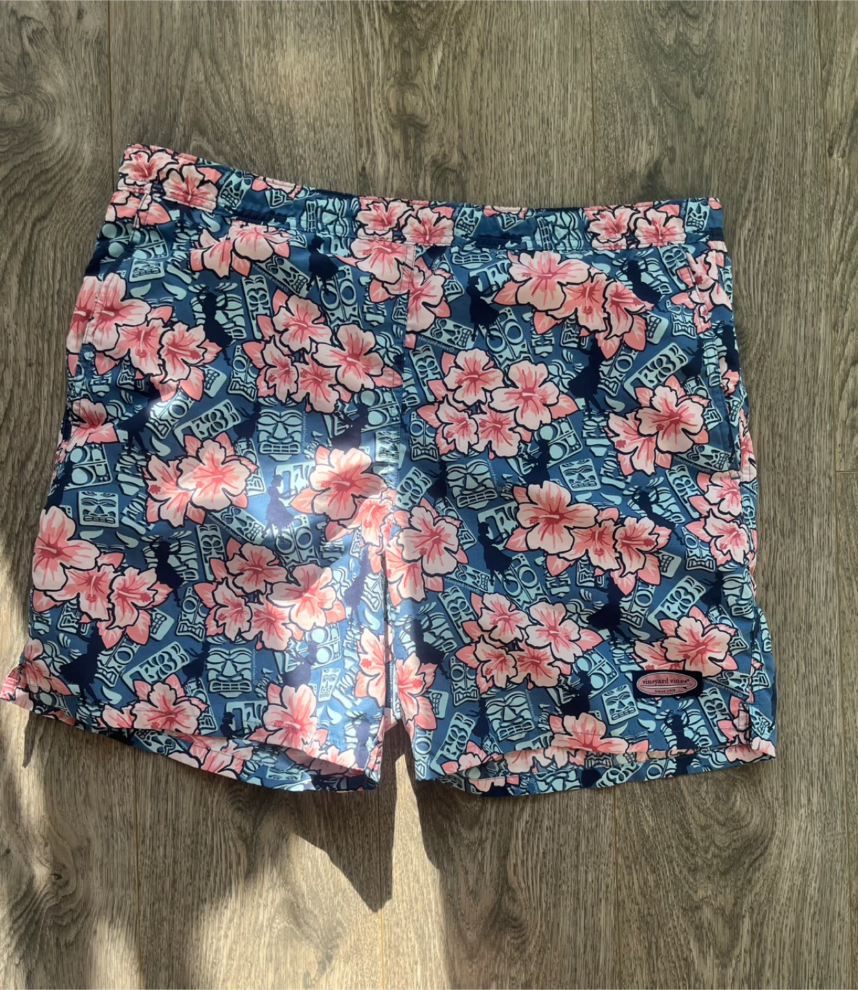 Men’s M Vineyard Vines Floral Swim Trunks - photo 2