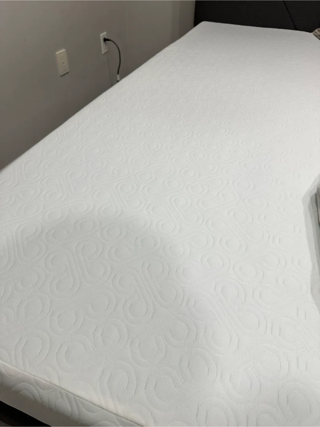 7” Sleep Country Medium Firm-memory foam Queen Mattress image indicator(4)