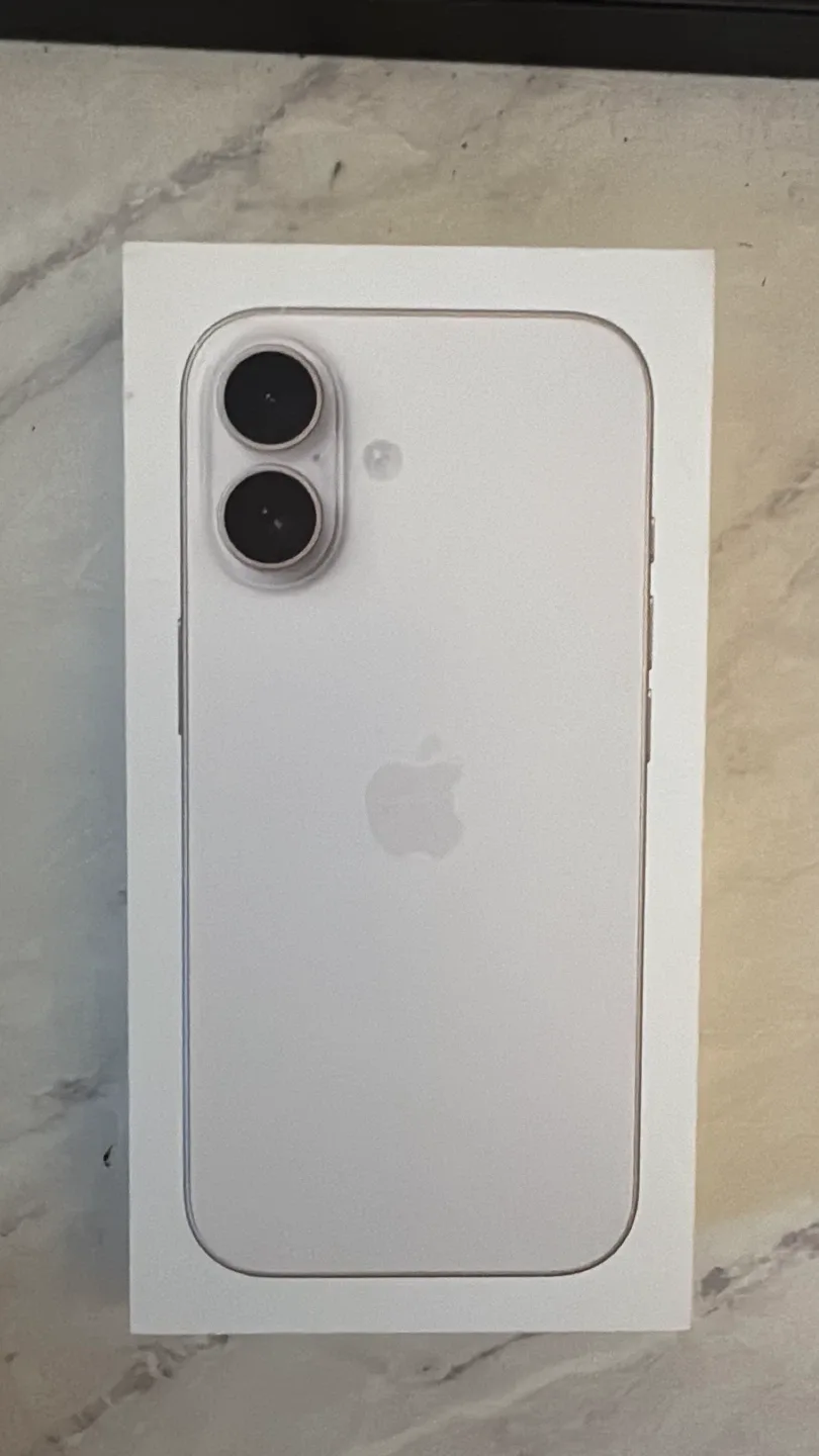 Brand New SEALED! Apple iPhone 17 White - 256 GB thumbnail