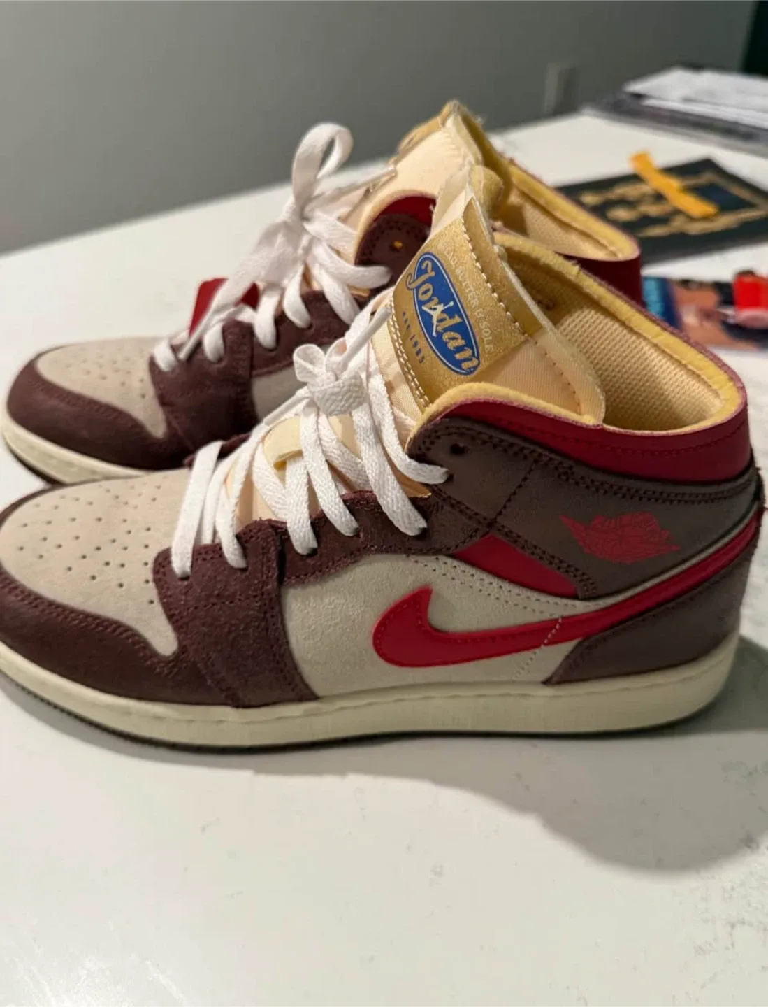 New 100% Air Jordan 1 Mid SE Size 8 for women or 6.5 for boy image indicator(2)