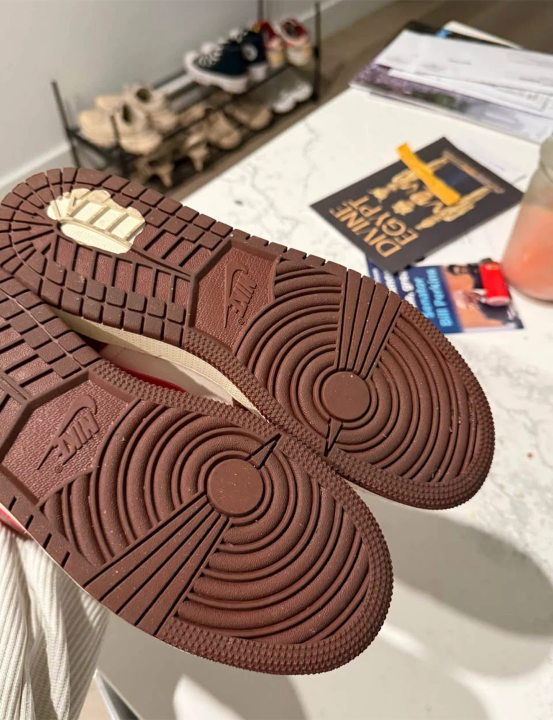 New 100% Air Jordan 1 Mid SE Size 8 for women or 6.5 for boy - photo 3