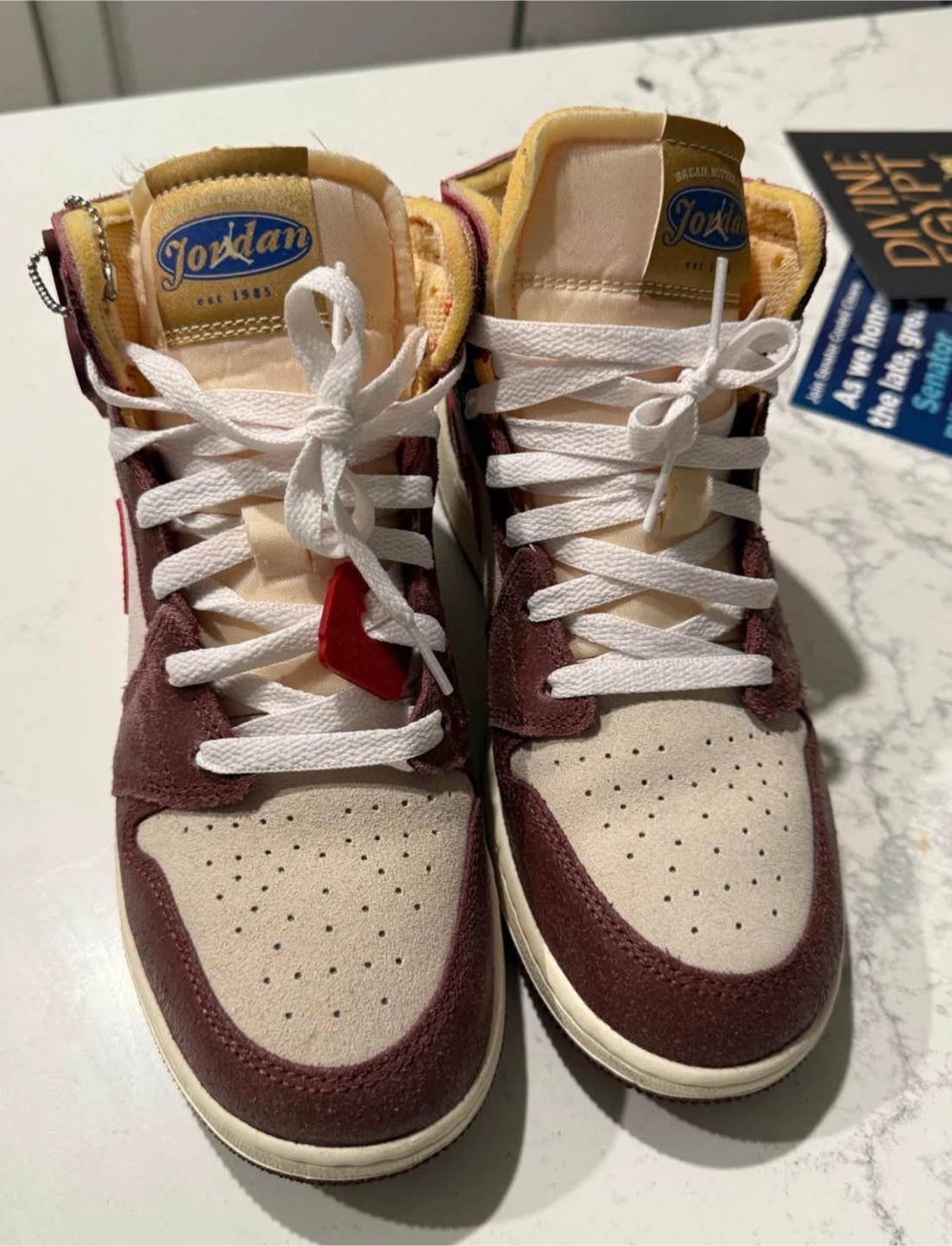 New 100% Air Jordan 1 Mid SE Size 8 for women or 6.5 for boy - photo 4