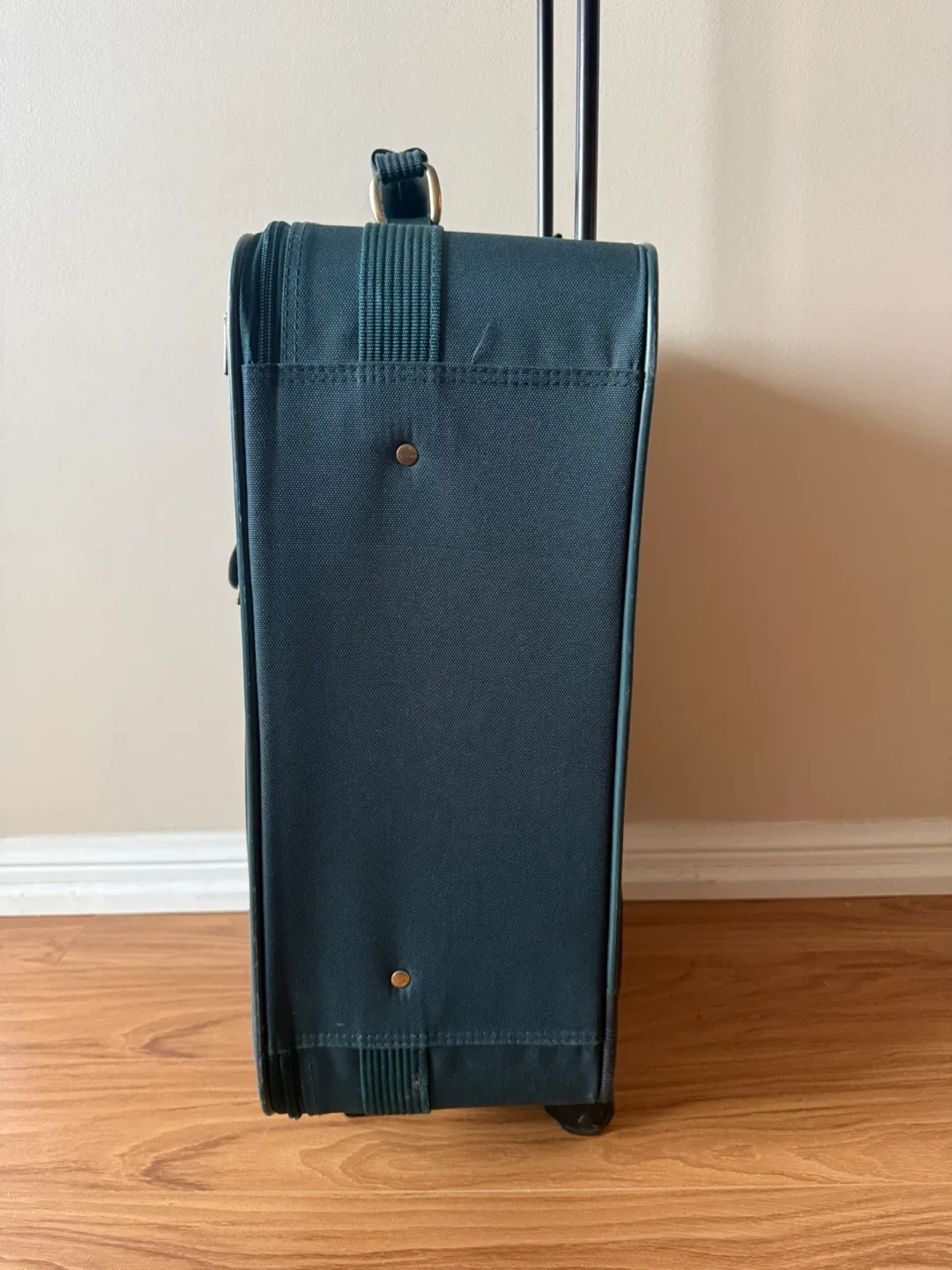 Carry-On Luggage- Good Condition!💰Price Negotiable! image indicator(4)