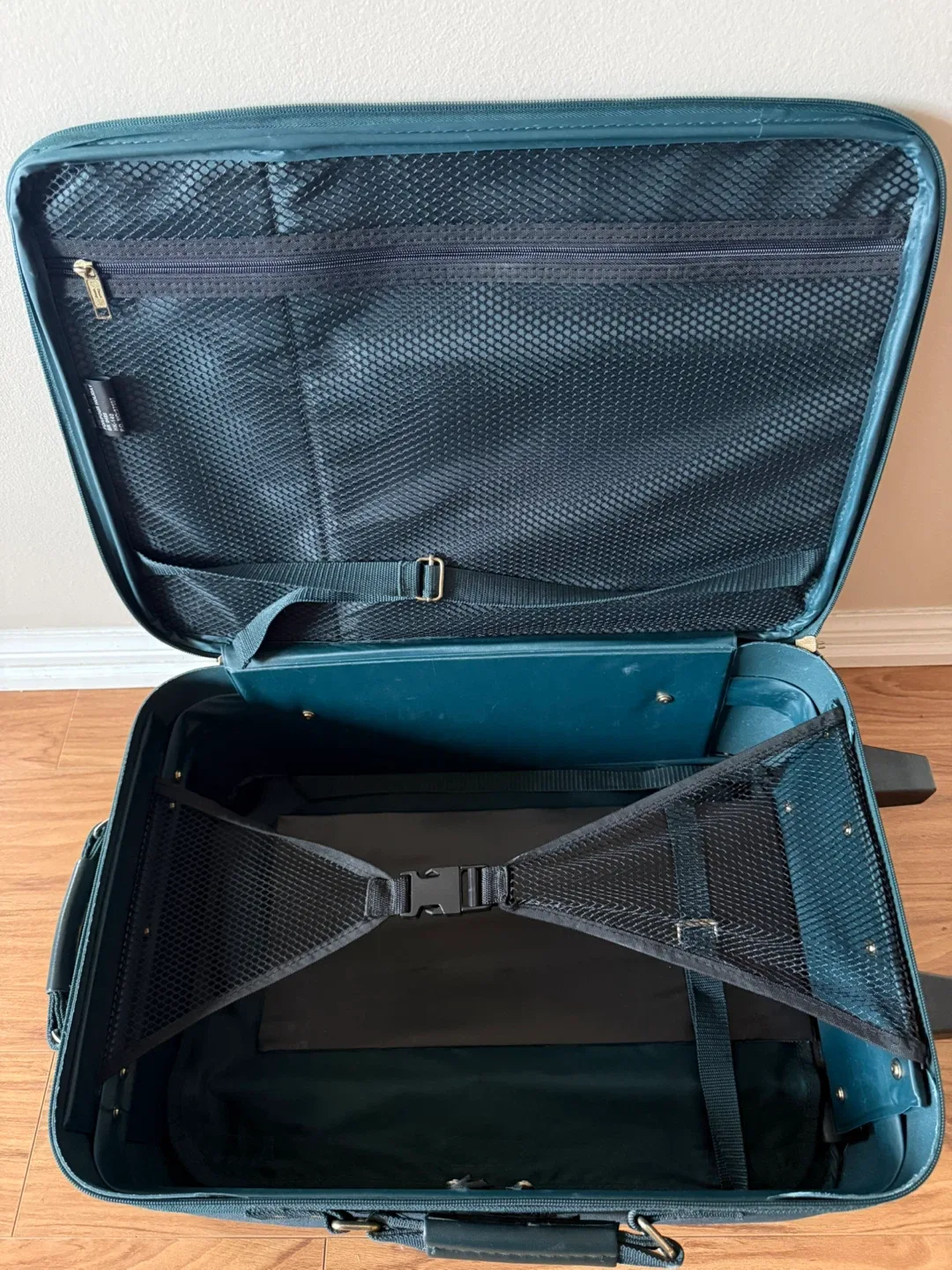 Carry-On Luggage- Good Condition!💰Price Negotiable! image indicator(6)