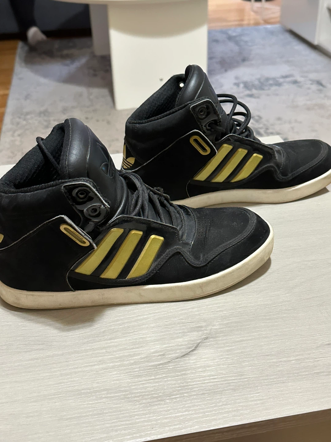 Adidas M25456 High Top Sneakers - Size 8.5 - photo 3