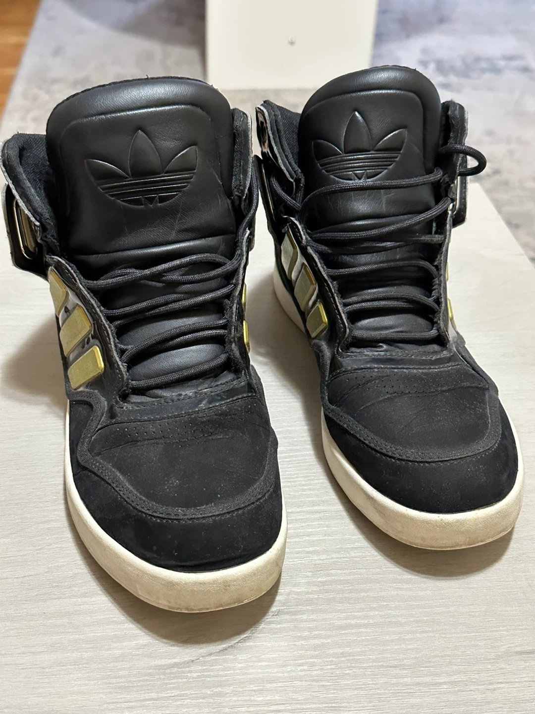 Adidas M25456 High Top Sneakers - Size 8.5 - photo 2
