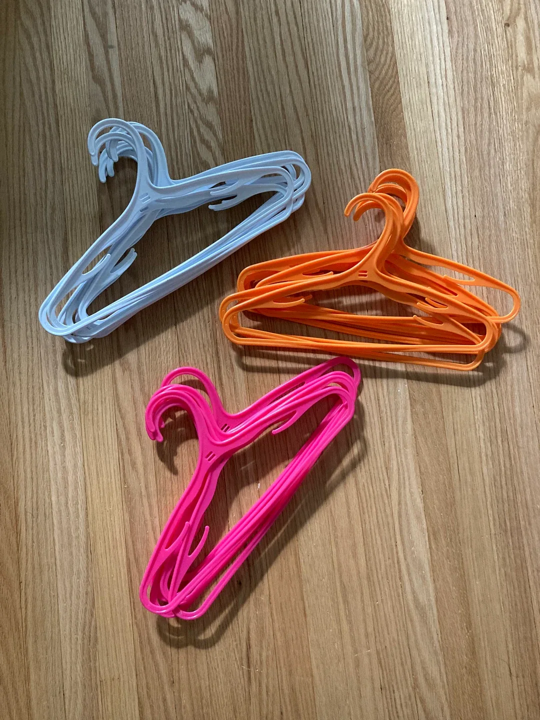 21 plastic kids hangers - pink, orange & white image indicator(2)
