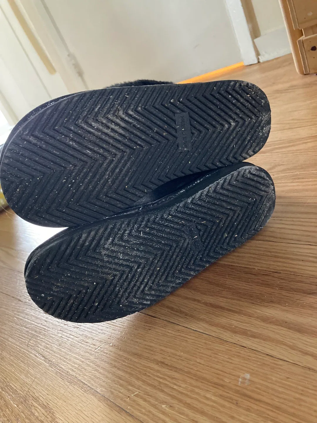 Kids Sparkly Black Ugg Style Boots - size 4 image indicator(5)