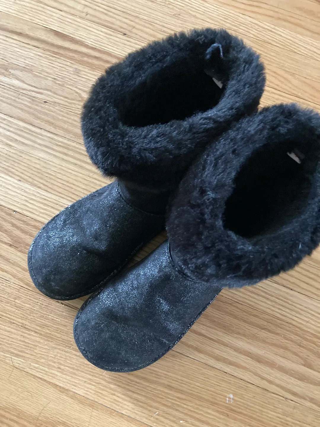 Kids Sparkly Black Ugg Style Boots - size 4 image indicator(2)