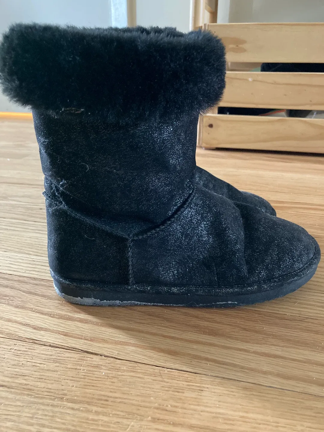 Kids Sparkly Black Ugg Style Boots - size 4 image indicator(4)