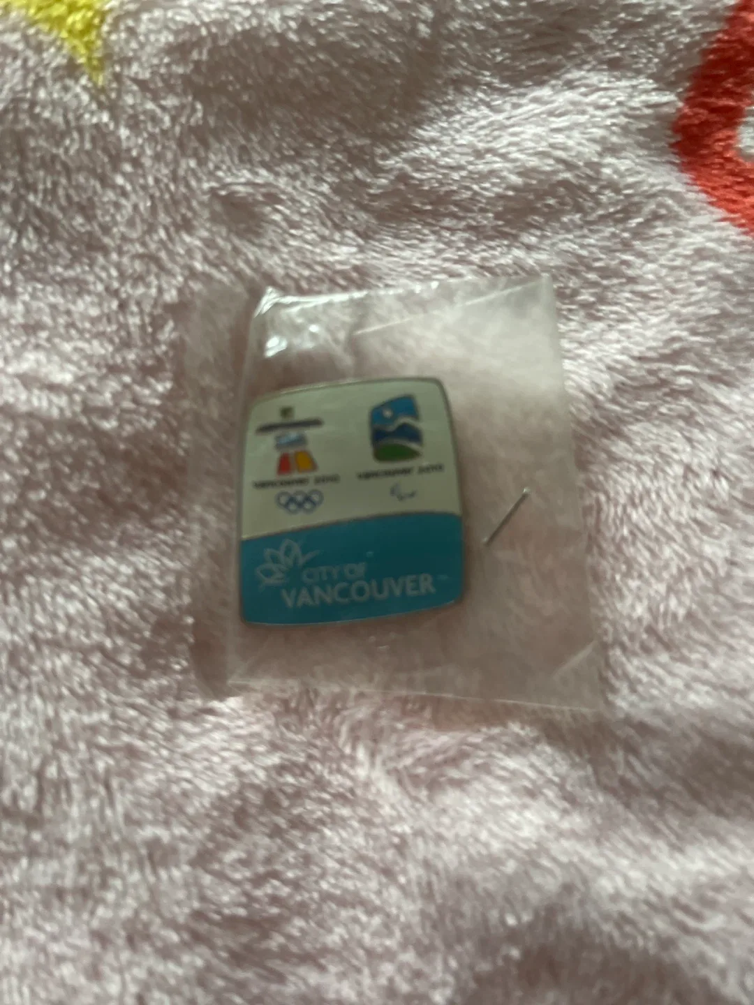 Vancouver 2010 Olympics Pin - City of Vancouver image indicator(2)