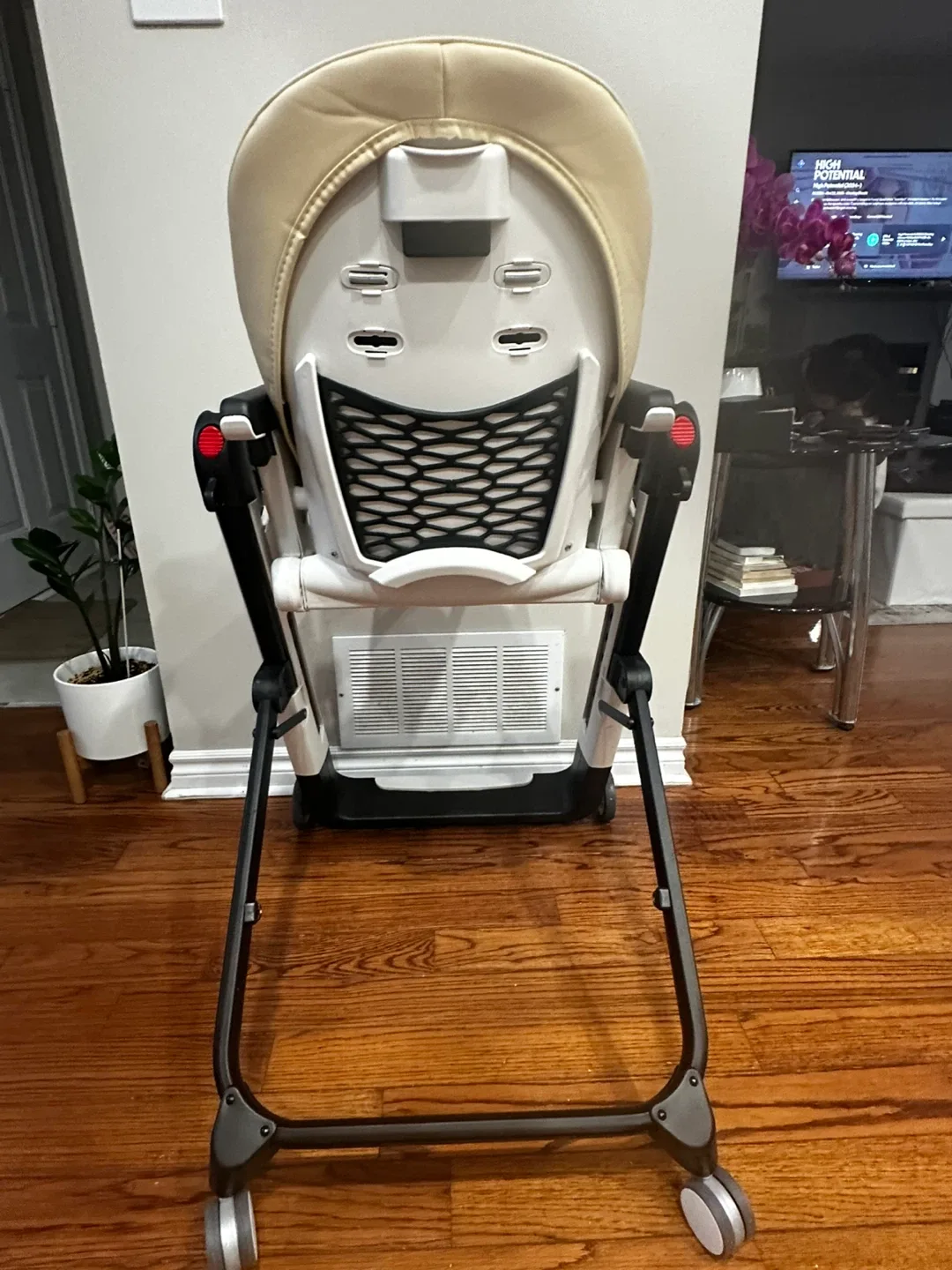 Peg Perego Siesta High Chair - Noce (Beige) image indicator(2)