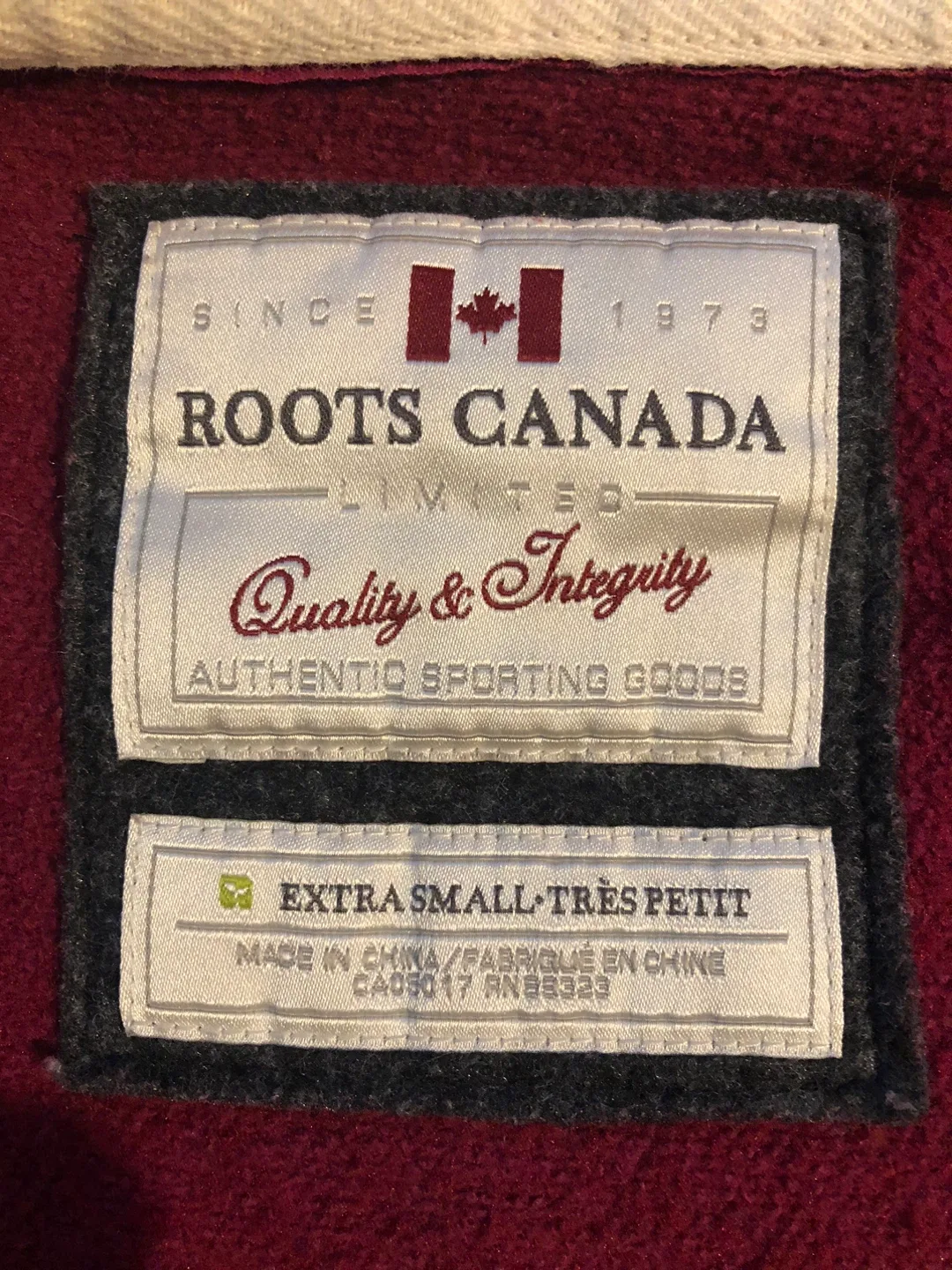 Roots Canada XS (youth )Burgundy Hoodie image indicator(3)