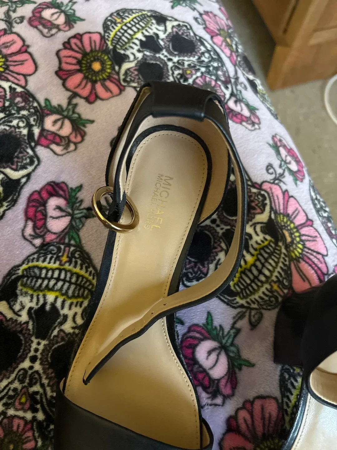 Michael Michael Kors Black Heels image indicator(2)