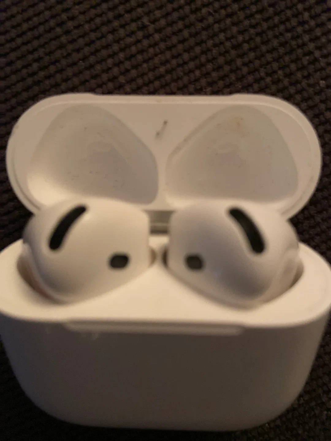 Apple AirPods Pro image indicator(2)