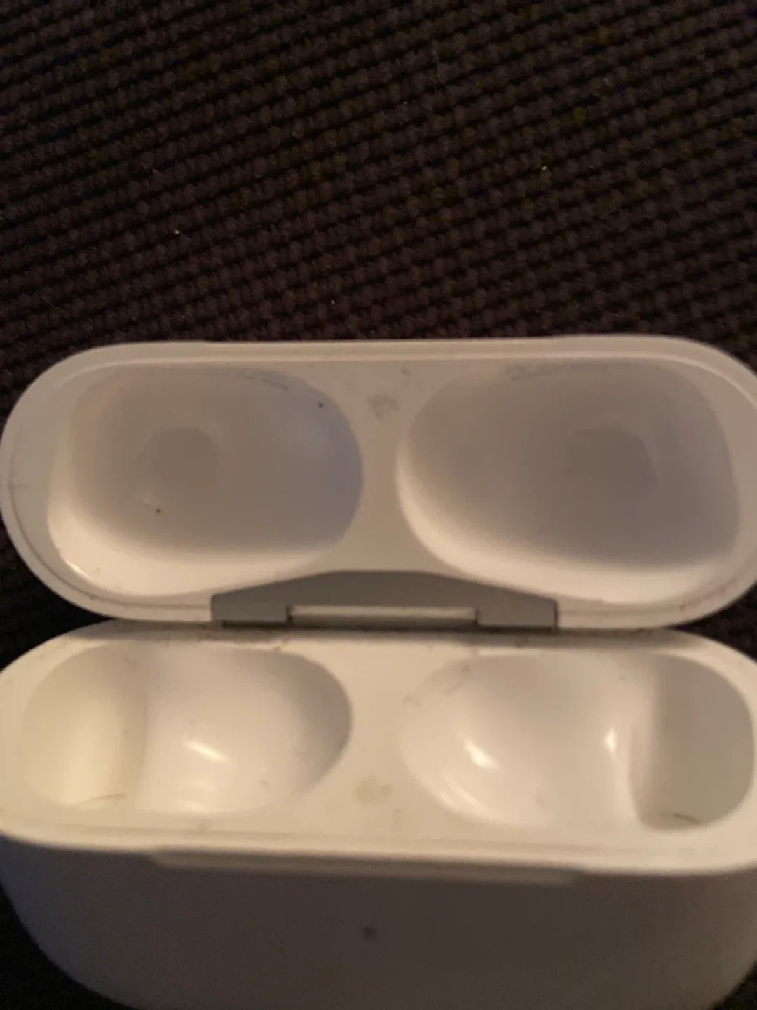 AirPods Pro Charging Case image indicator(2)