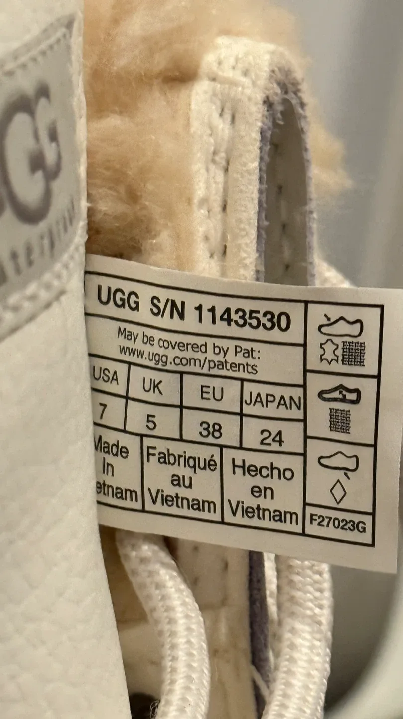 UGG Snow Boots - Size 7 image indicator(2)