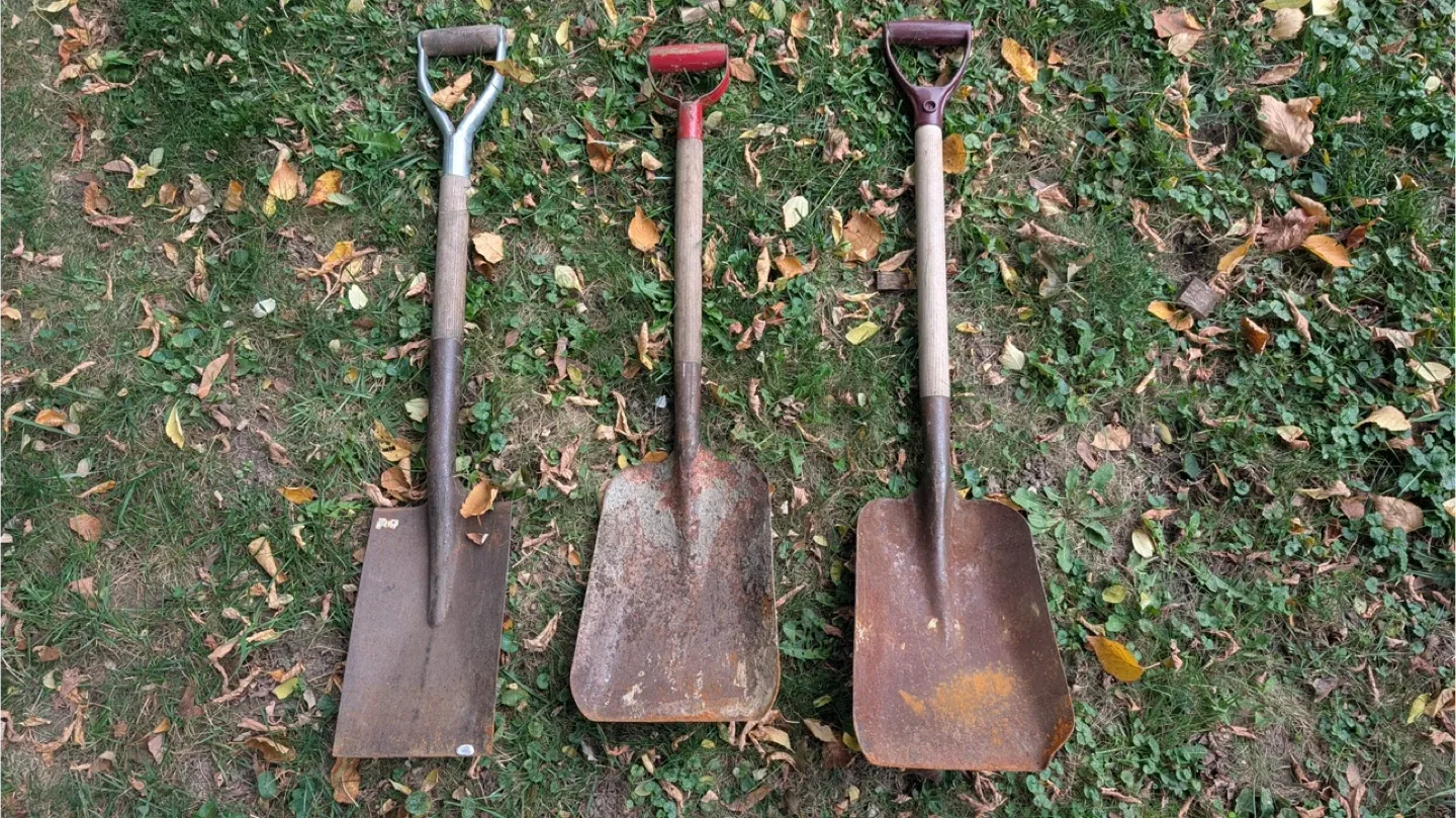 Used Shovels - Gardening Tools thumbnail