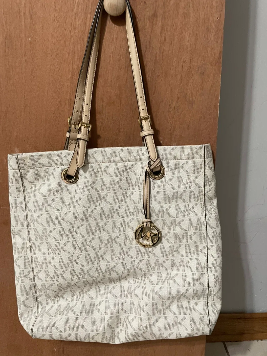 Michael Kors & Kate Spade Designer Purses image indicator(3)