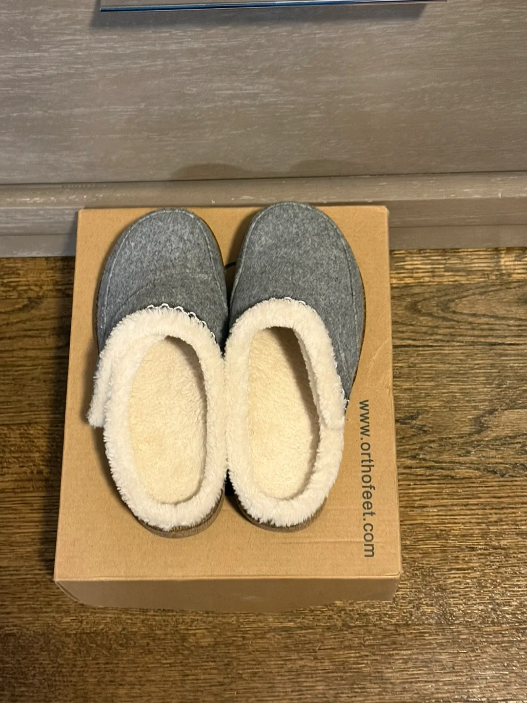 Orthofeet Women's Grey Slippers, Size 8 image indicator(7)