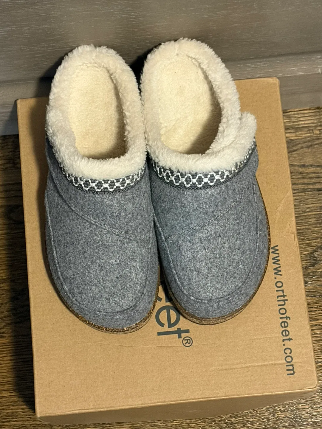 Orthofeet Women's Grey Slippers, Size 8 image indicator(3)