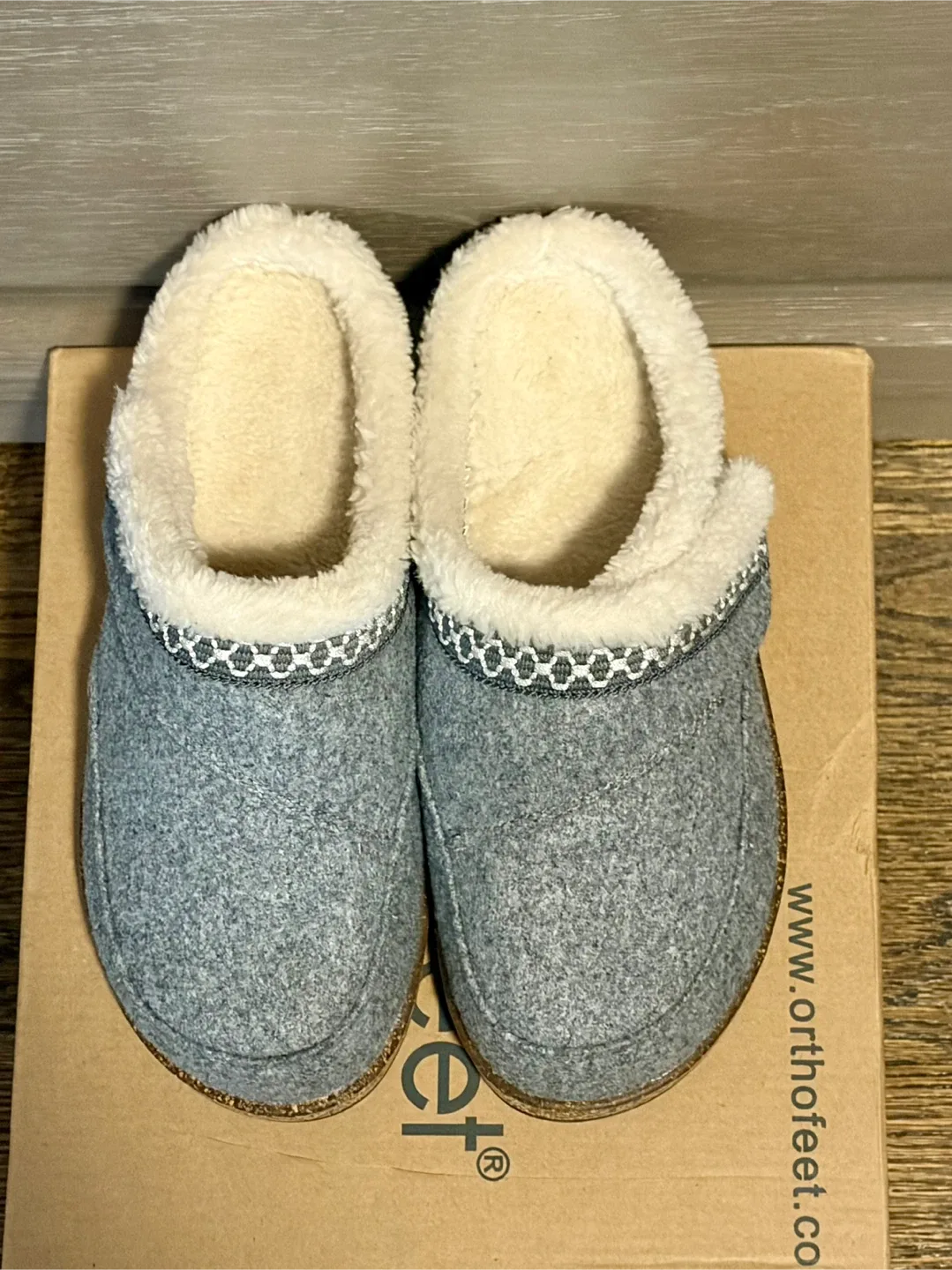 Orthofeet Women's Grey Slippers, Size 8 image indicator(2)