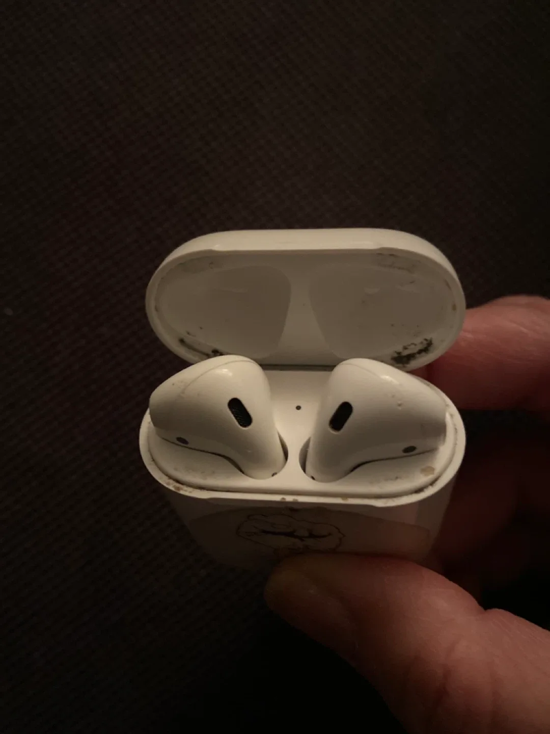 Used Apple AirPods image indicator(2)