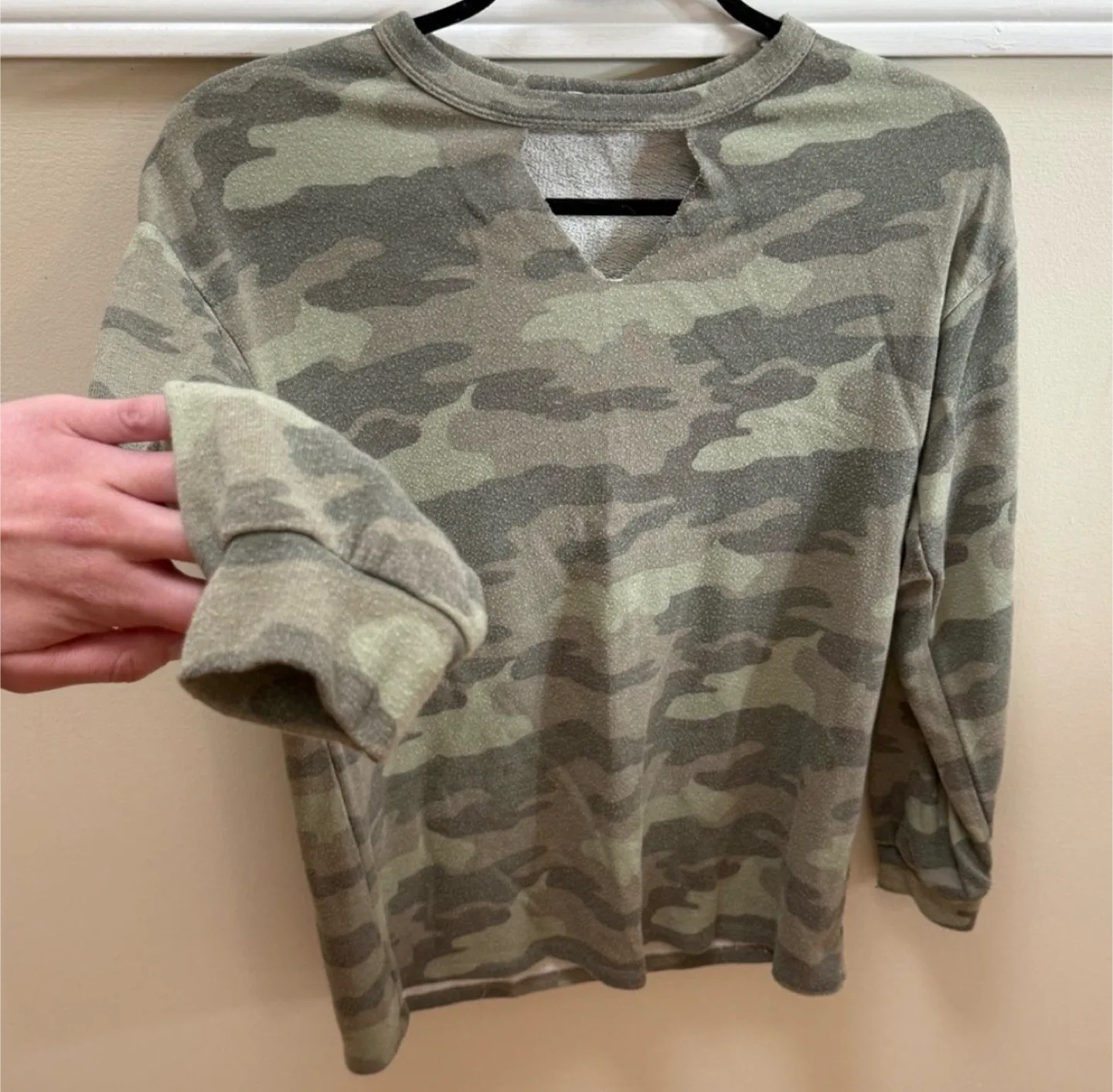 FREE Como Blu Camouflage Long Sleeve Cut Out Shirt image indicator(2)