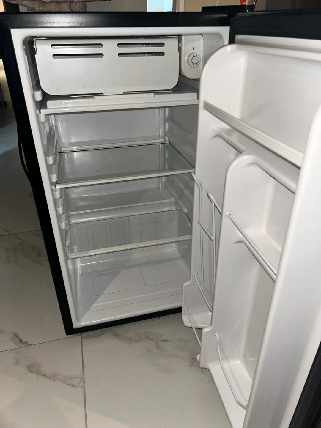 Igloo Compact Refrigerator - Black image indicator(2)