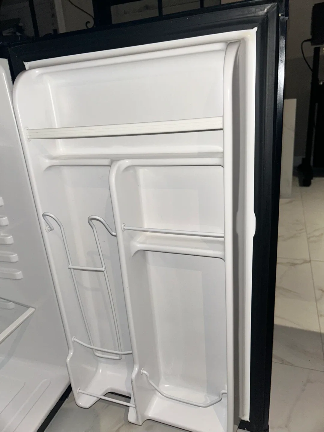 Igloo Compact Refrigerator - Black image indicator(3)