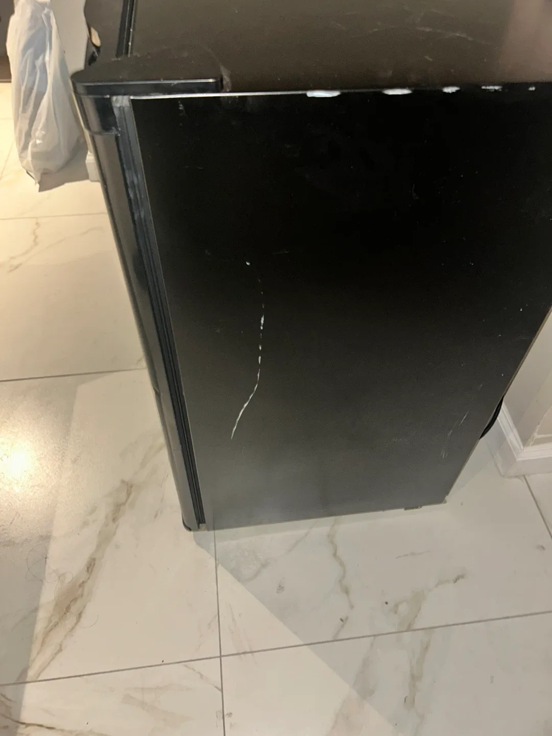 Igloo Compact Refrigerator - Black image indicator(7)