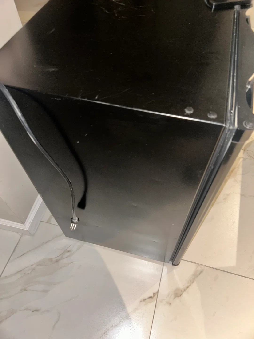 Igloo Compact Refrigerator - Black image indicator(8)