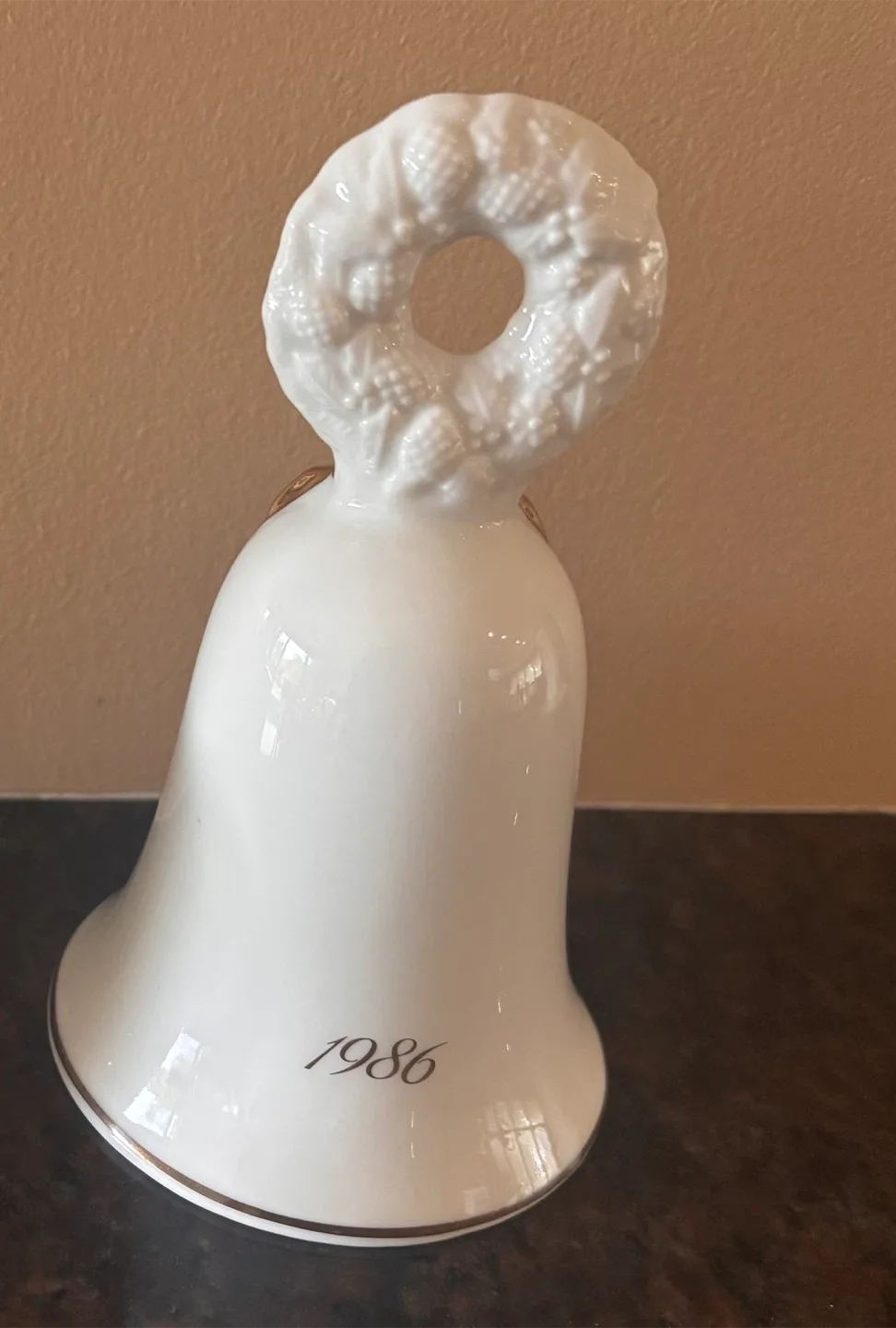 Vintage 1986 Avon Porcelain China Winter Scene Bell image indicator(2)