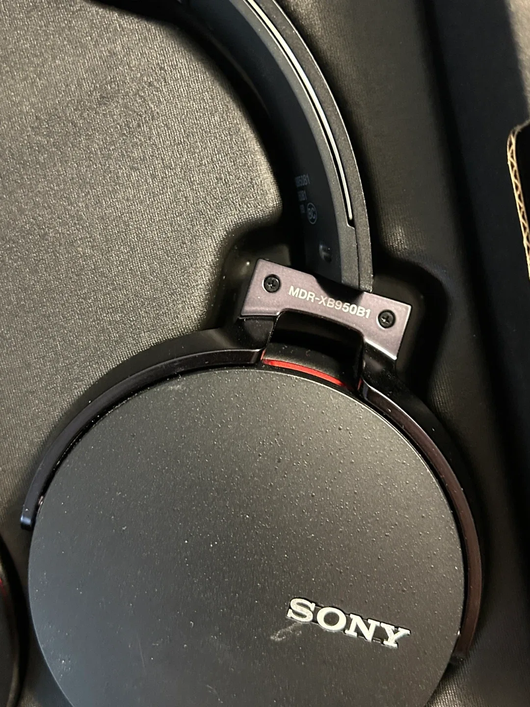 Sony MDR-XB950B1 Wireless Extra Bass Headphones image indicator(2)