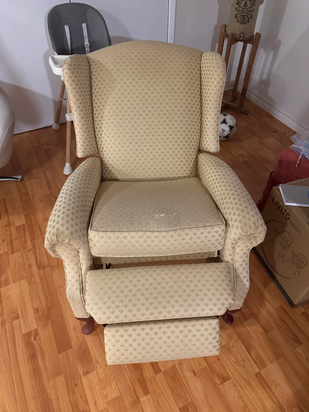 Wingback Armchair - Beige Patterned Fabric - photo 2