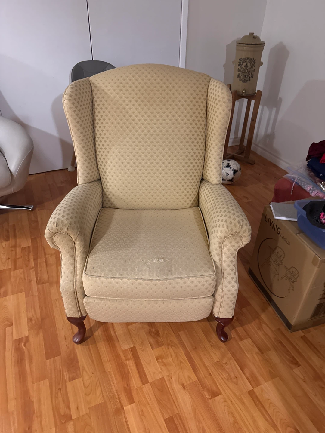 Wingback Armchair - Beige Patterned Fabric - photo 3