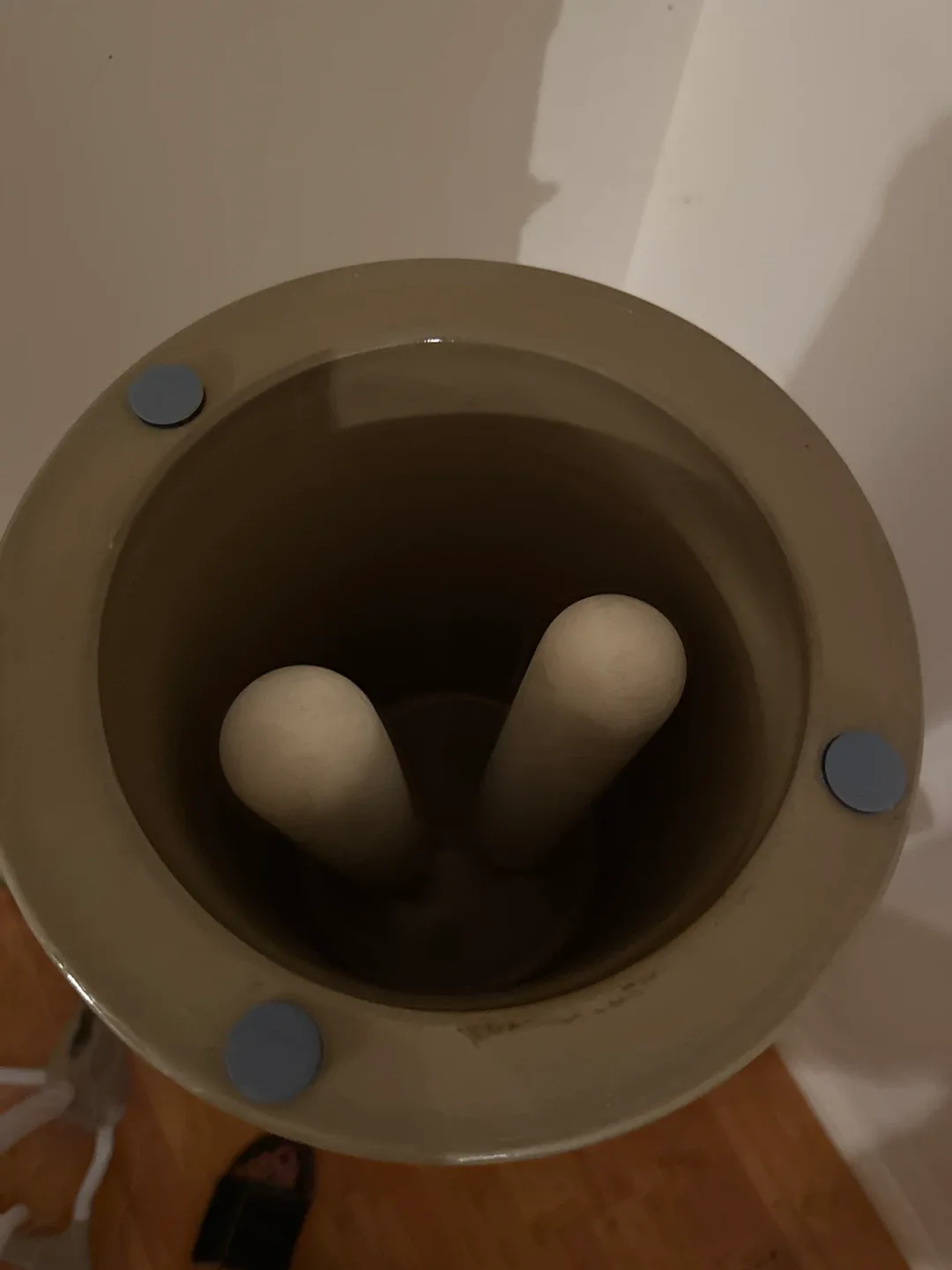 Doulton Ceramic Water Filter on Wooden Stand image indicator(2)