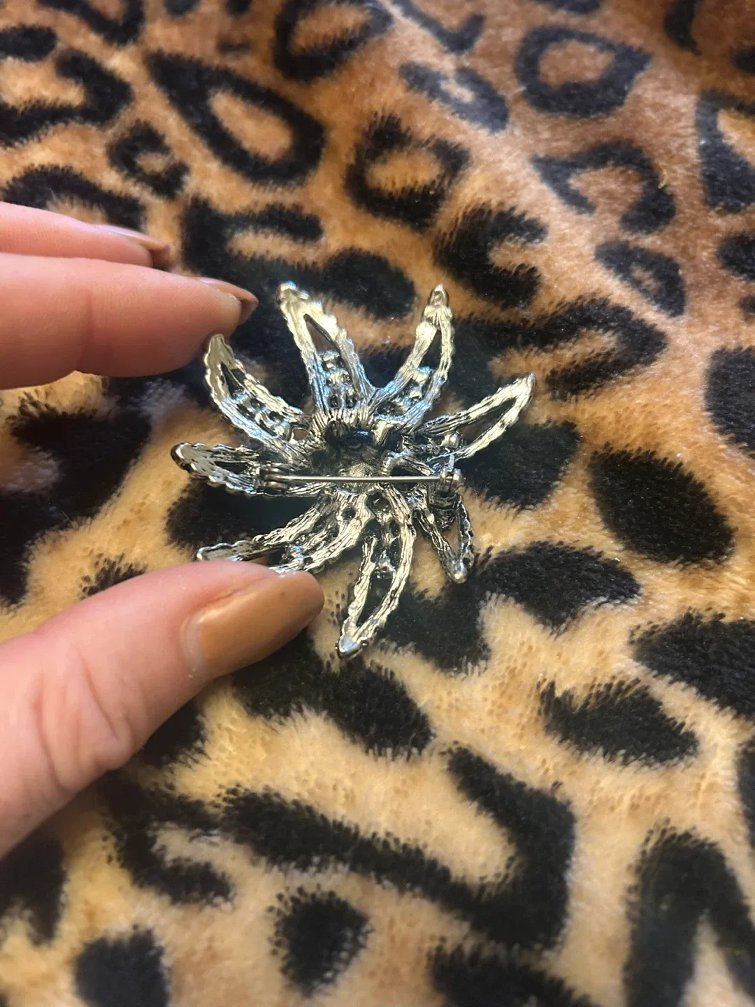 Vintage Weiss Lily Star Flower Brooch Pin image indicator(2)