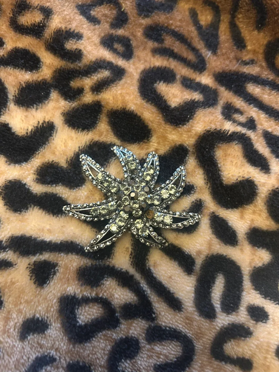 Vintage Weiss Lily Star Flower Brooch Pin image indicator(3)