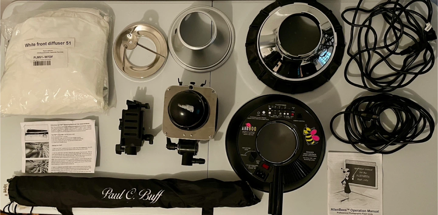 AlienBees Flash Unit with Umbrella and Reflector Accessories