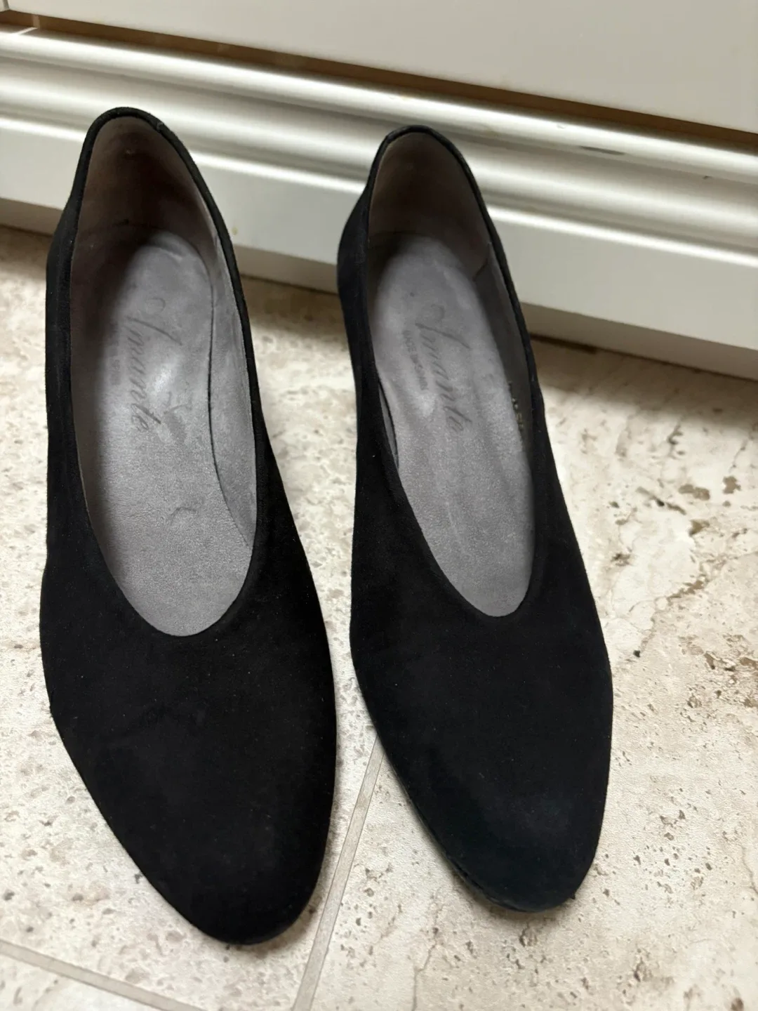 Stuart Weitzman & Giorgio Armani Shoes - Size 9 image indicator(2)