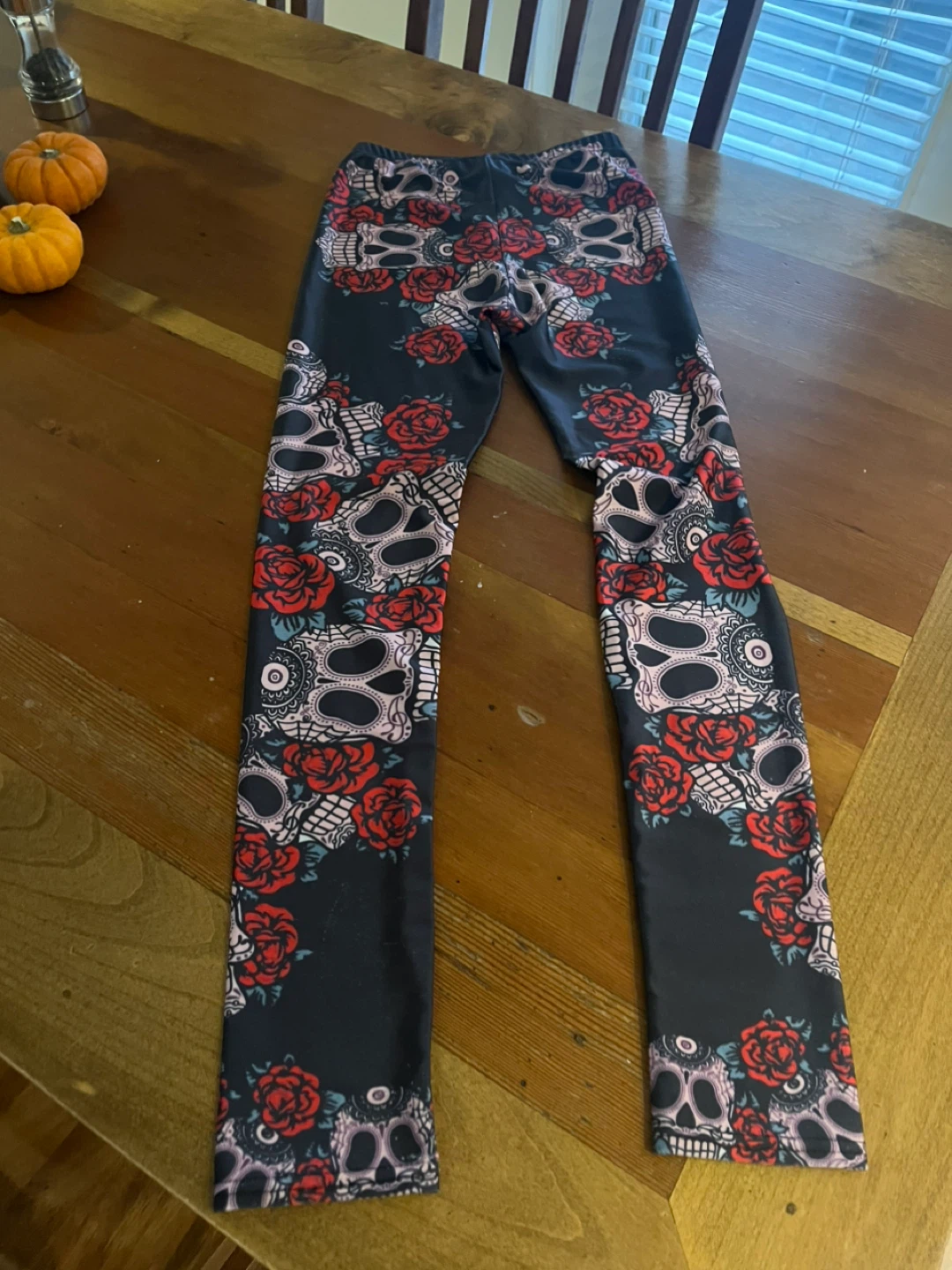 Lularoe Skull & Rose Print Leggings