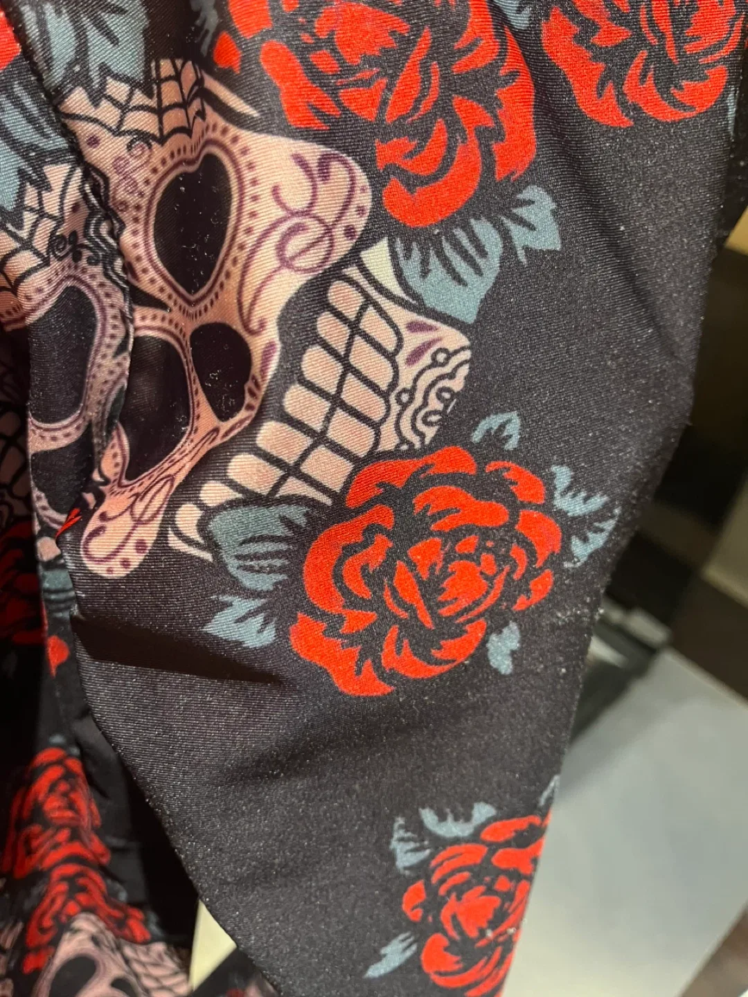 Lularoe Skull & Rose Print Leggings image indicator(2)
