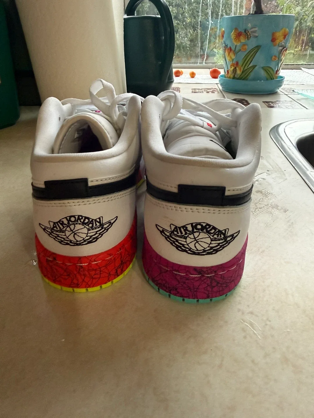 Air Jordan 1 Low SE Mismatched image indicator(2)