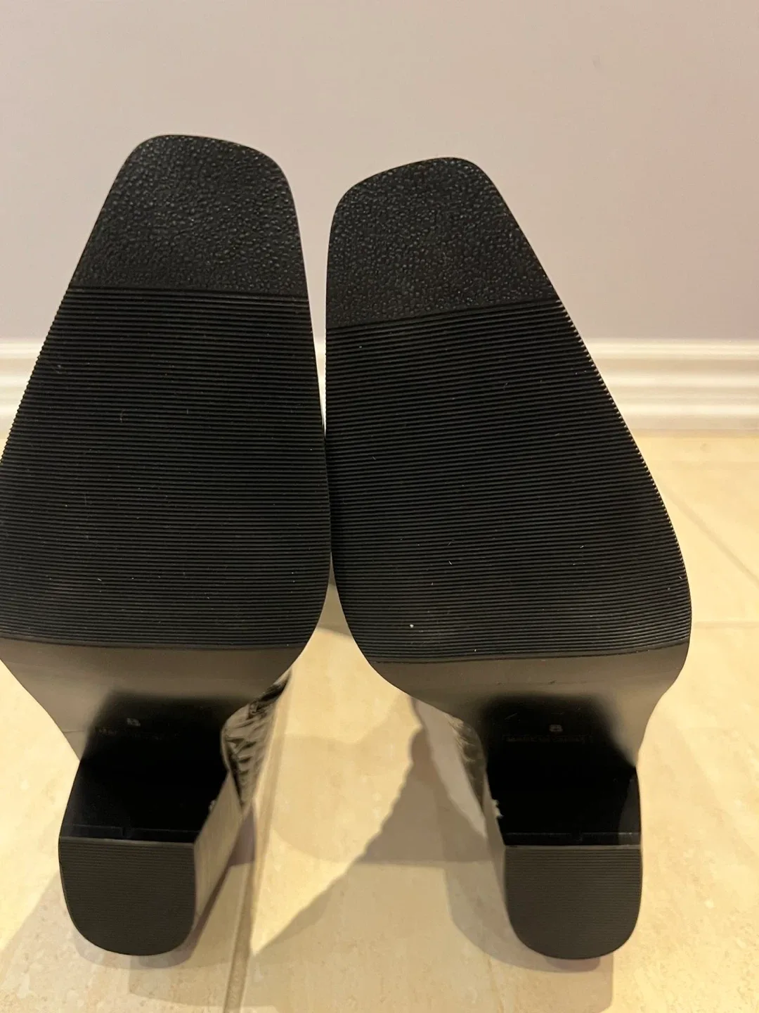 Black Crocodile Embossed Boots - Size 8 image indicator(6)