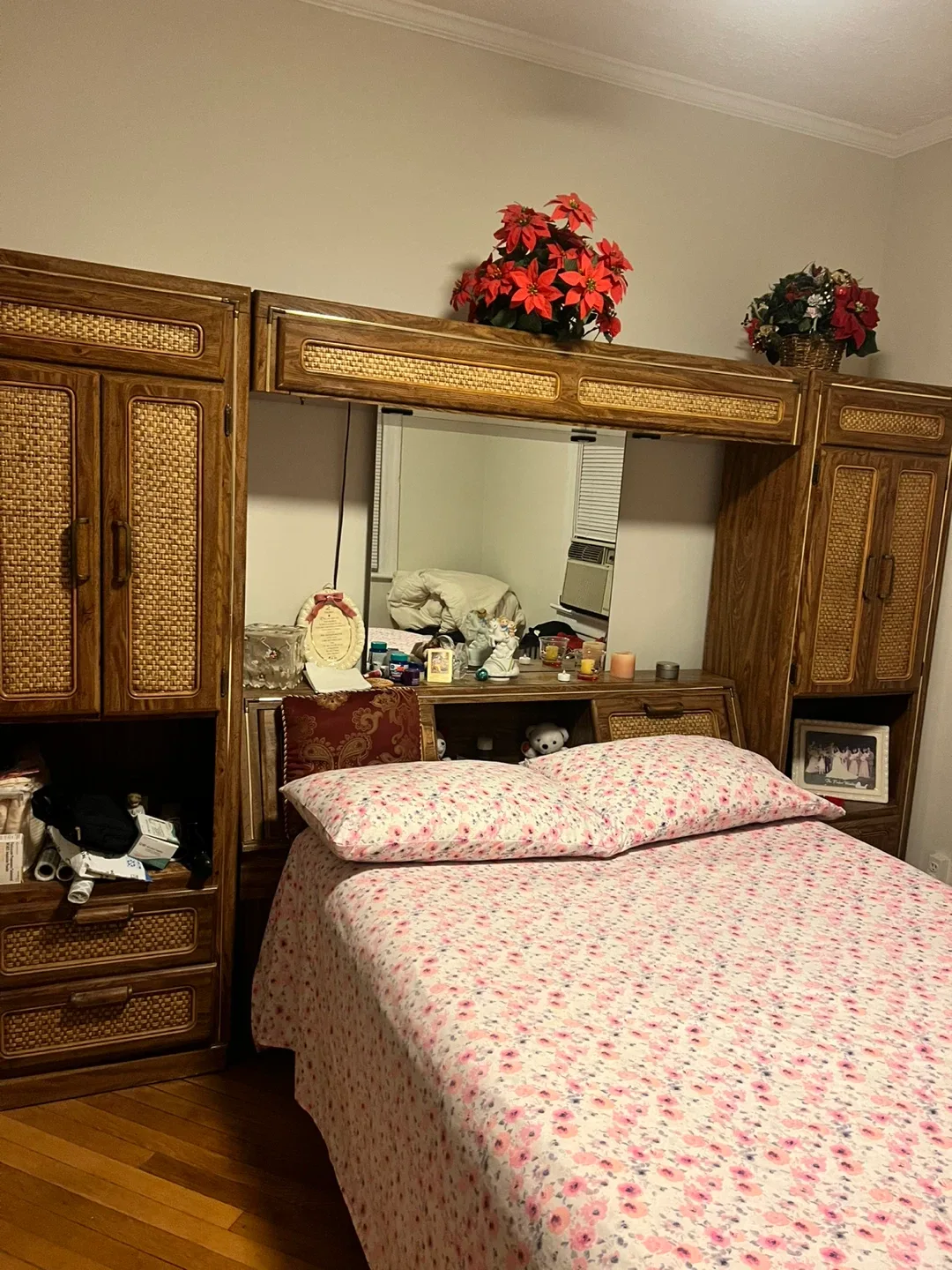 Vintage Wood Bedroom Set with Storage image indicator(4)