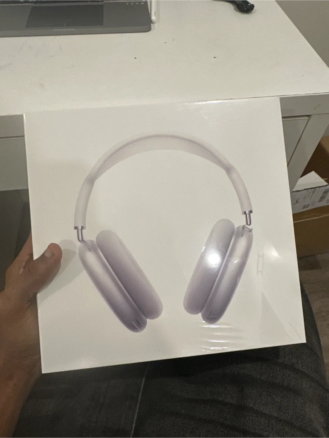 New Apple AirPods Max - Silver image indicator(2)