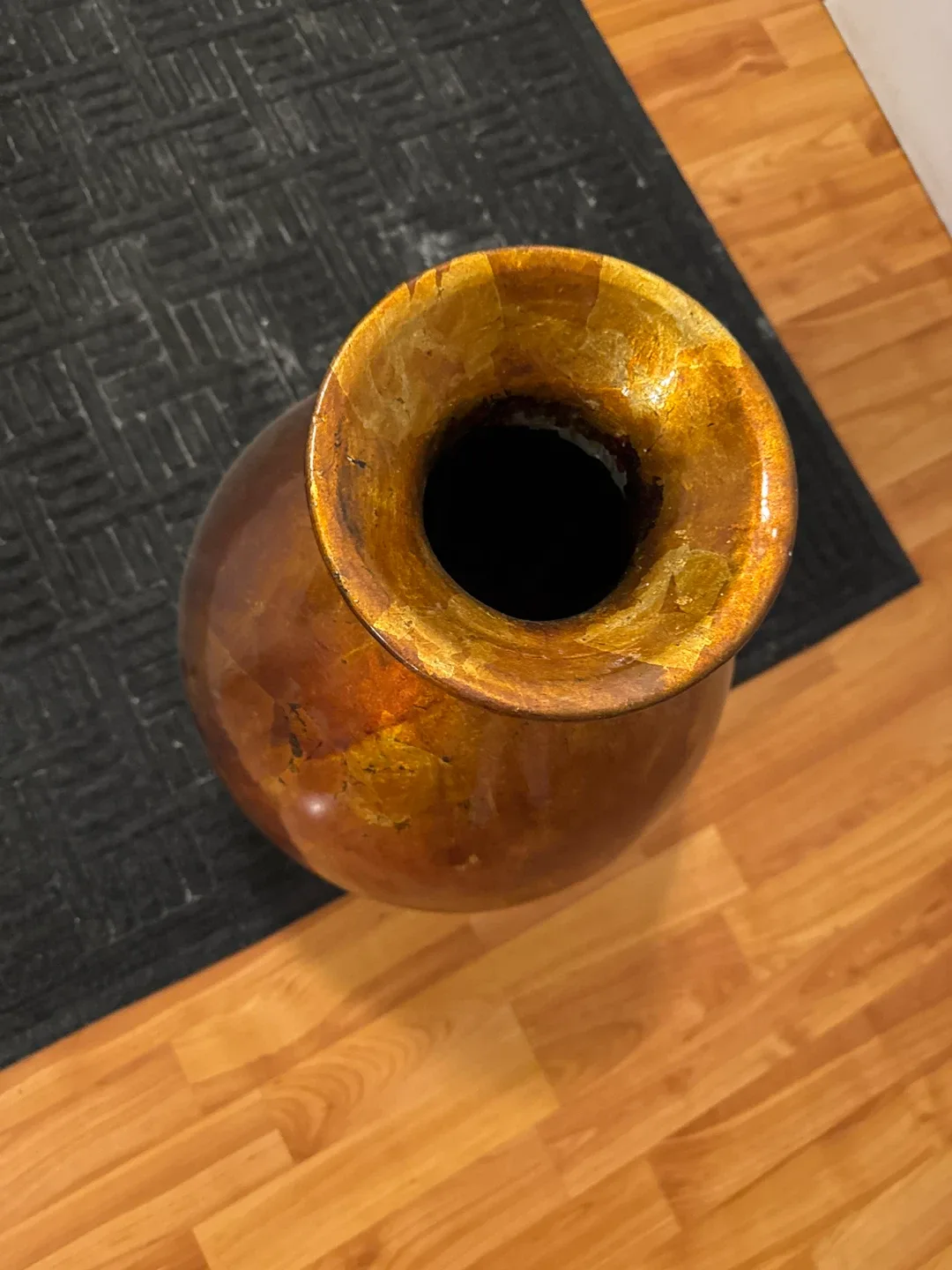 Decorative Gold Vase image indicator(3)