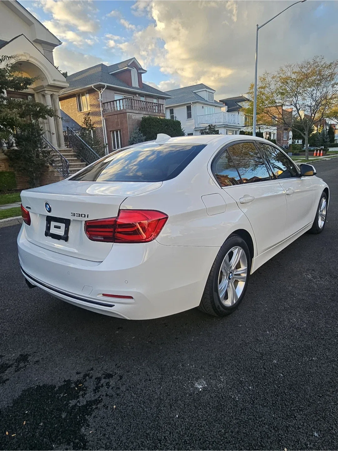 2017 BMW 330i AWD image indicator(4)