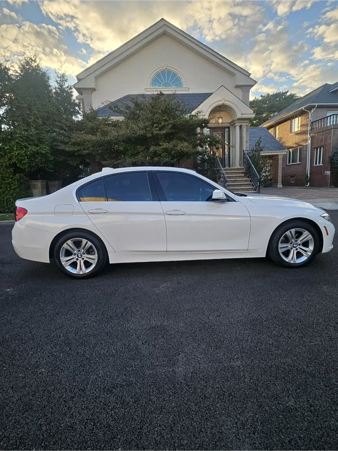 2017 BMW 330i AWD image indicator(9)